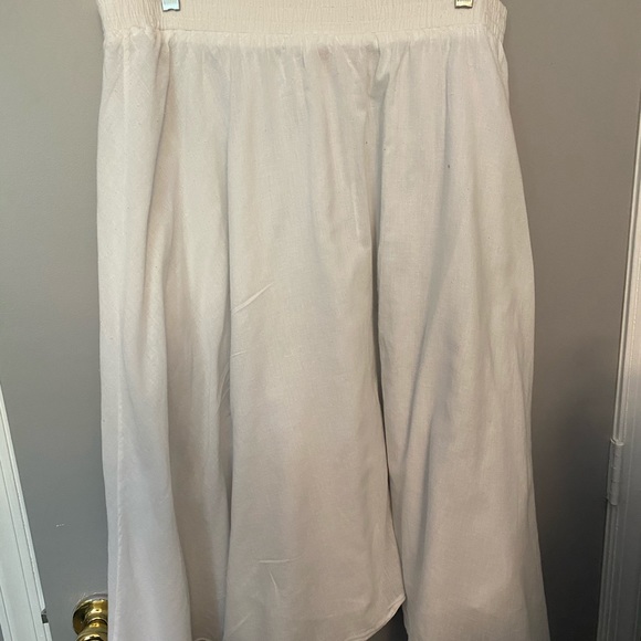 Gorgeous white flowing skirt - Picture 3 of 3